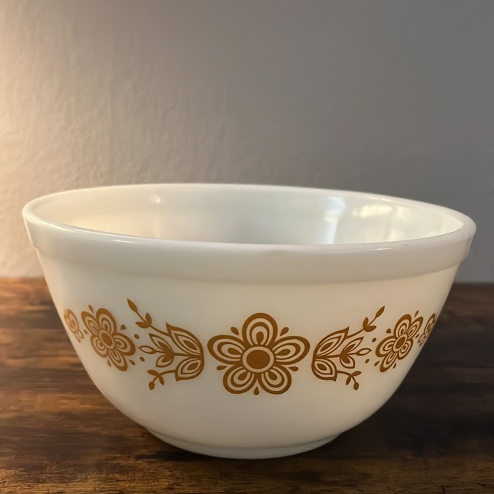 VINTAGE Pyrex 402 Butterfly Gold WHITE 1.5 quart mixing serving bowl USA CORNING - Picture 6 of 9
